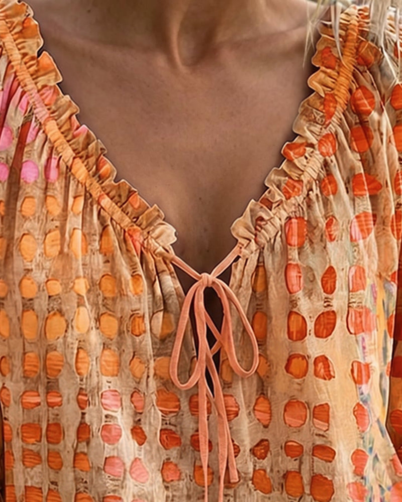 Lena | Blouse met stippenpatroon en vetersluiting