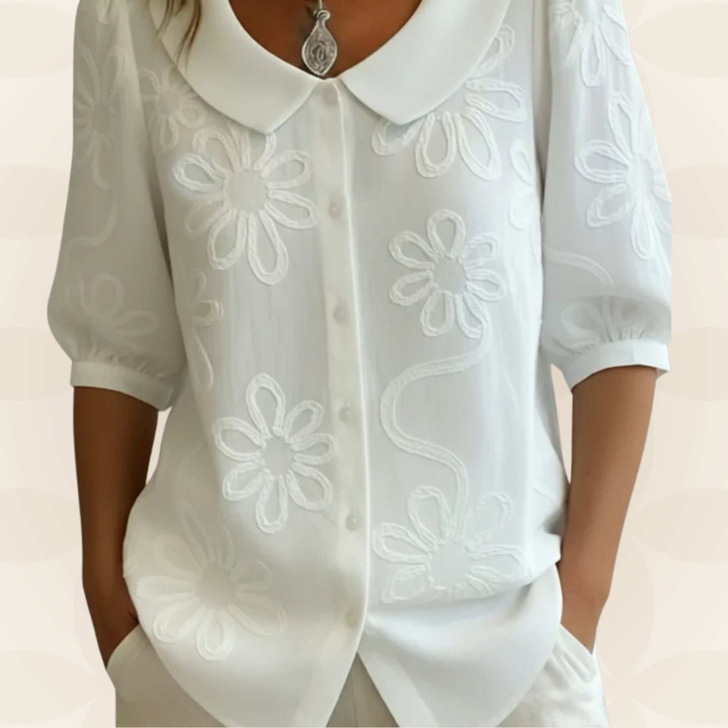 Jeanet – Blouse geborduurde bloemen