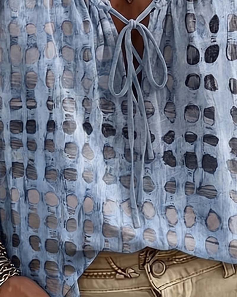 Lena | Blouse met stippenpatroon en vetersluiting