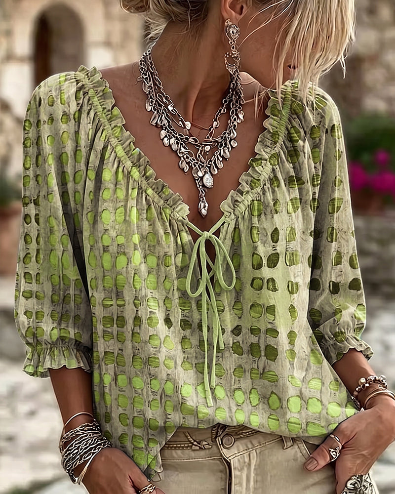 Lena | Blouse met stippenpatroon en vetersluiting