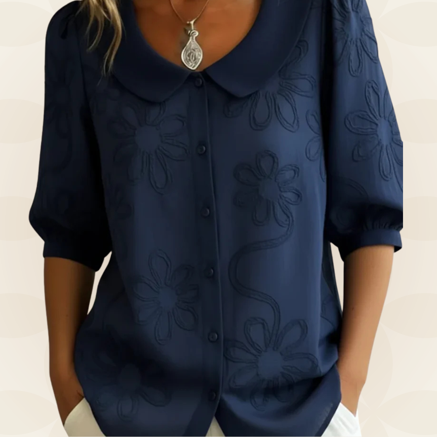 Jeanet – Blouse geborduurde bloemen