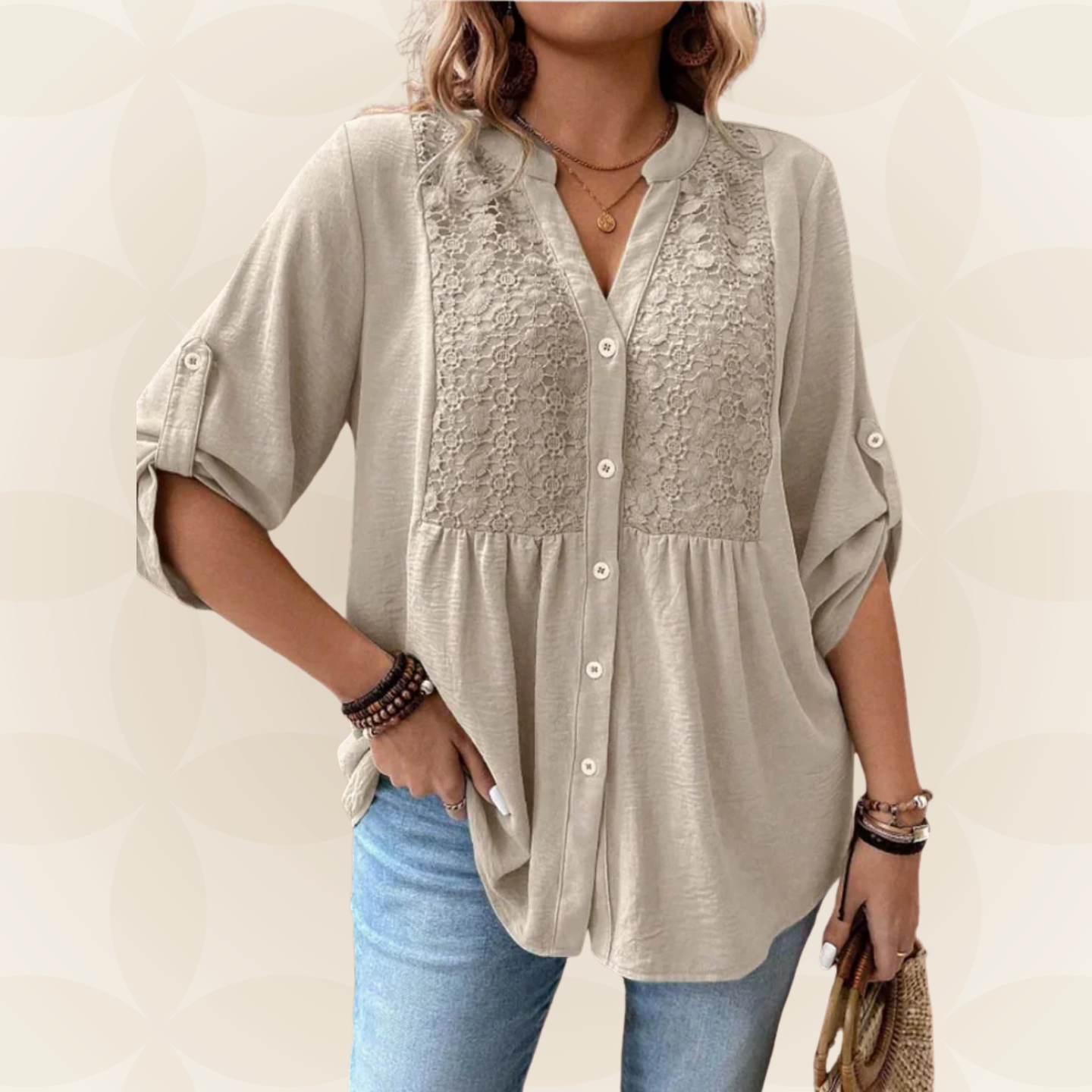 Renate – Blouse met V-hals en knopen