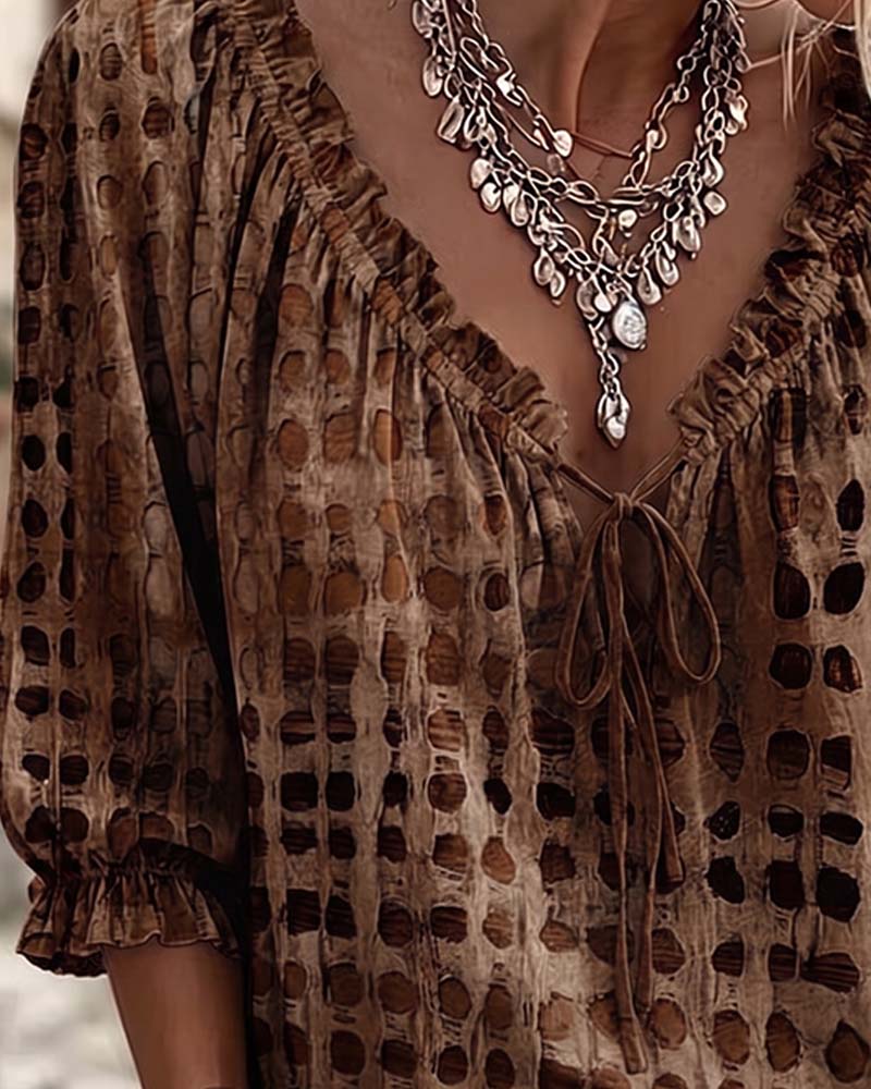 Lena | Blouse met stippenpatroon en vetersluiting