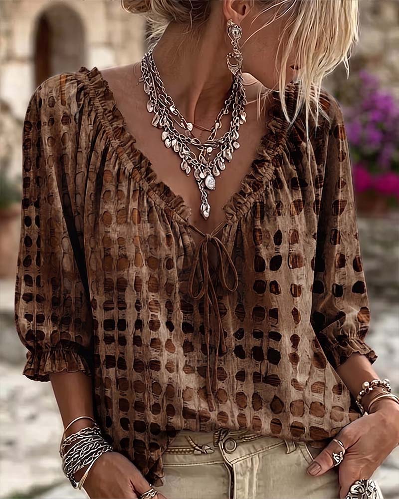 Lena | Blouse met stippenpatroon en vetersluiting