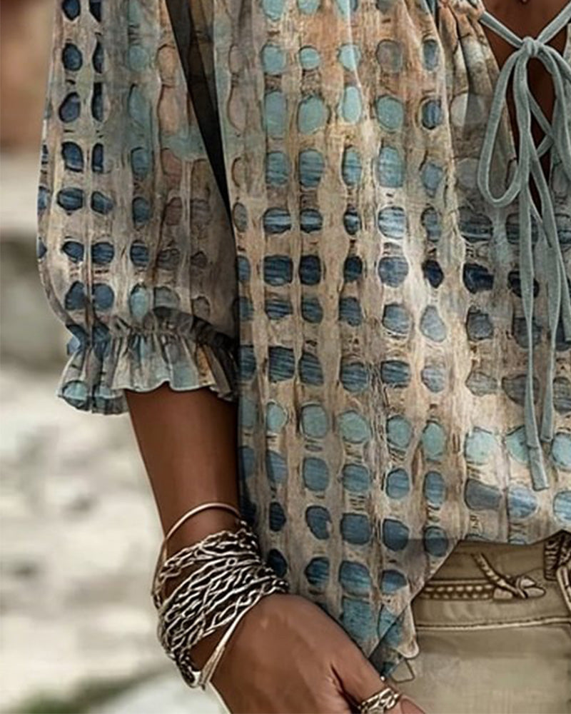 Lena | Blouse met stippenpatroon en vetersluiting