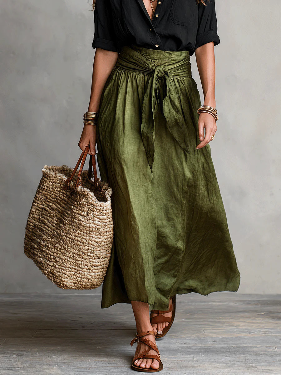 Vera – Set van twee delen: zwarte blouse en olijfgroene midi-rok
