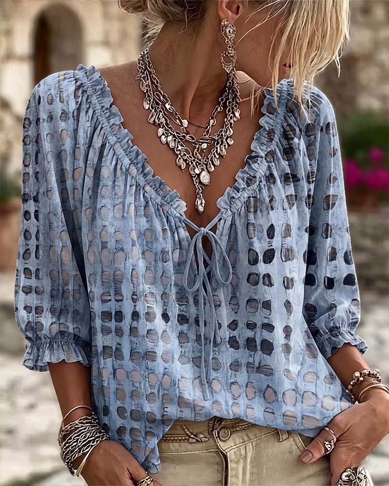 Lena | Blouse met stippenpatroon en vetersluiting