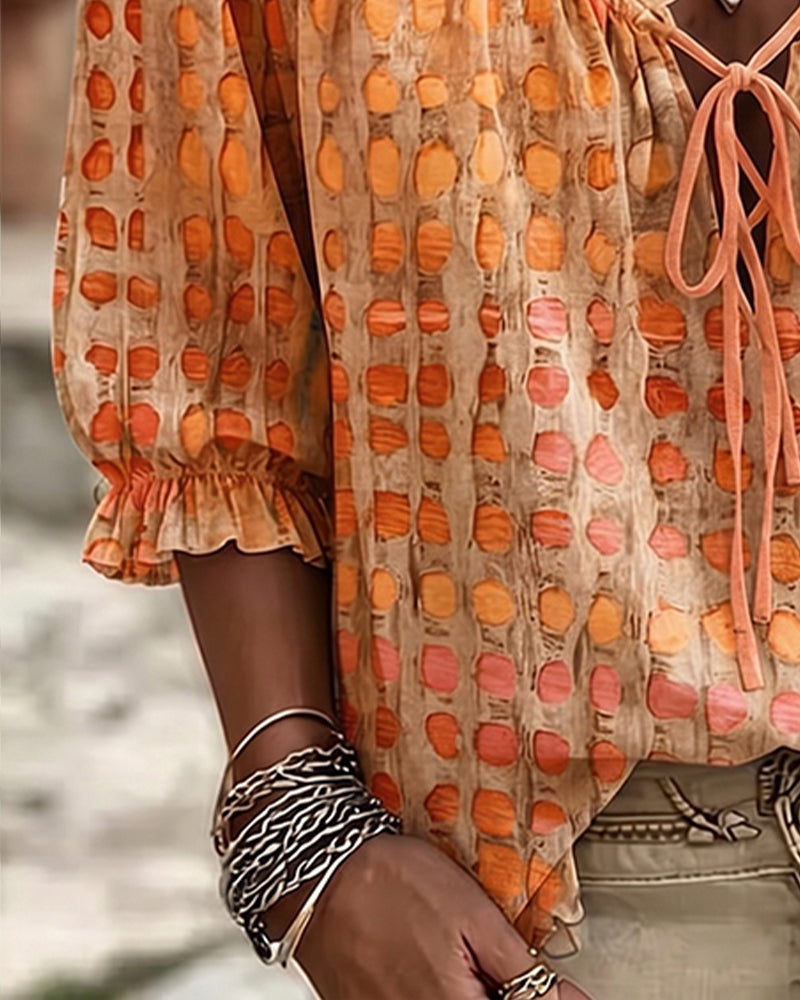 Lena | Blouse met stippenpatroon en vetersluiting